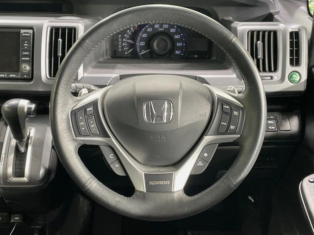 �y�����v�����X�e�A�����O�z�㎿�Ȋv���g�p���邱�ƂŁA��ɂ����������݂ƂĂ��^�]���₷���n���h���ł���