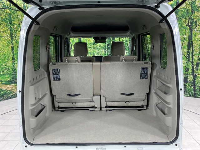 ���i�̂���������ʋ΁A���}���ɏ\���ȉ׎��X�y�[�X���m�ۂ��Ă���܂��B�Z�J���h�V�[�g��|���ƁA�傫�ȉו��̐ύڂ��\�ł���