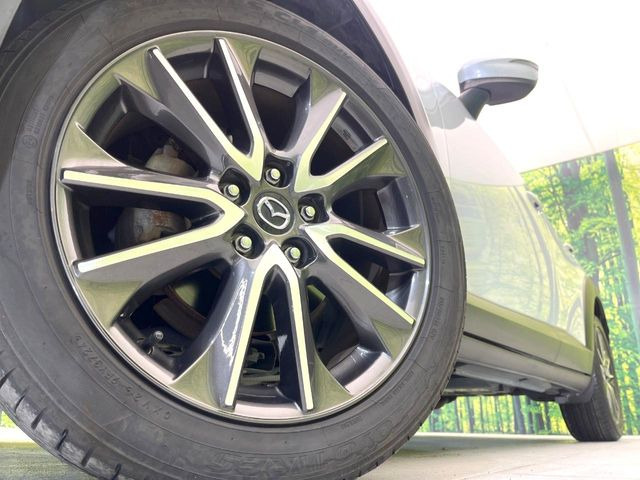 【純正18インチアルミホイール】外観にマッチした純正アルミホイールを装着しております。各種社外アルミホイールや、スタッドレスタイヤも取扱いしております。是非ご相談ください♪