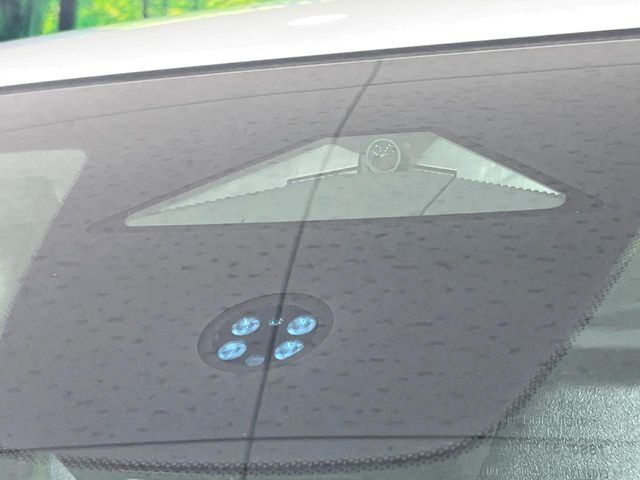 �y�z���_�Z���V���O�z���s���ɑO���̎ԗ�����F�����A�Փ˂������Ȏ��͌x��ƃu���[�L�ŏՓˉ���Ɣ�Q�y�����A�V�X�g�B�����S�Ƀh���C�u�����y���݂��������܂��B