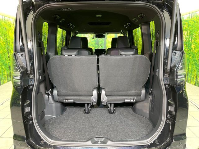 ���i�̂���������ʋ΁A���}���ɏ\���ȉ׎��X�y�[�X���m�ۂ��Ă���܂��B�Z�J���h�V�[�g��|���ƁA�傫�ȉו��̐ύڂ��\�ł���