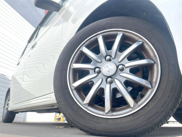 �y����14�C���`�A���~�z�C�[���z�O�ςɃ}�b�`���������A���~�z�C�[���𑕒����Ă���܂��B�e��ЊO�A���~�z�C�[����A�X�^�b�h���X�^�C�����戵�����Ă���܂��B���񂲑��k������