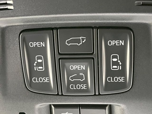 【両側パワースライドドア】スマートキーや運転席のスイッチで後席両側スライドドアの開閉が可能♪電動だから力を入れてドアを開ける必要が無く、小さなお子様でも簡単に開け閉めでき快適です♪