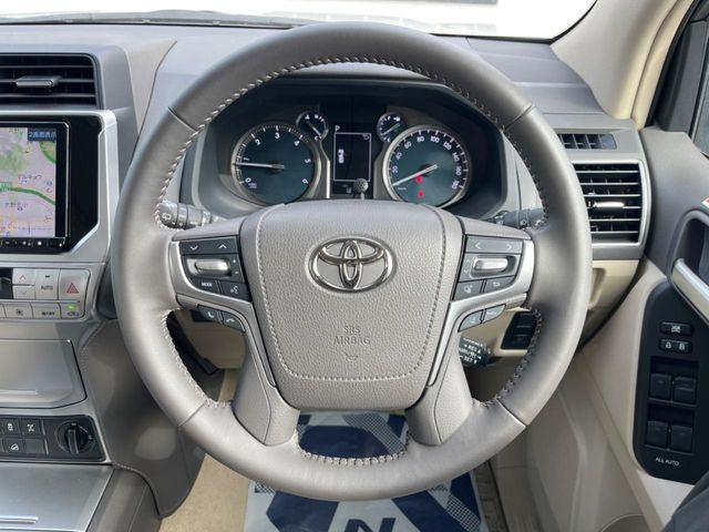 �y�����v�����X�e�A�����O�z�㎿�Ȋv���g�p���邱�ƂŁA��ɂ����������݂ƂĂ��^�]���₷���n���h���ł���