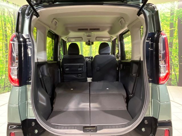 ���i�̂���������ʋ΁A���}���ɏ\���ȉ׎��X�y�[�X���m�ۂ��Ă���܂��B�Z�J���h�V�[�g��|���ƁA�傫�ȉו��̐ύڂ��\�ł���