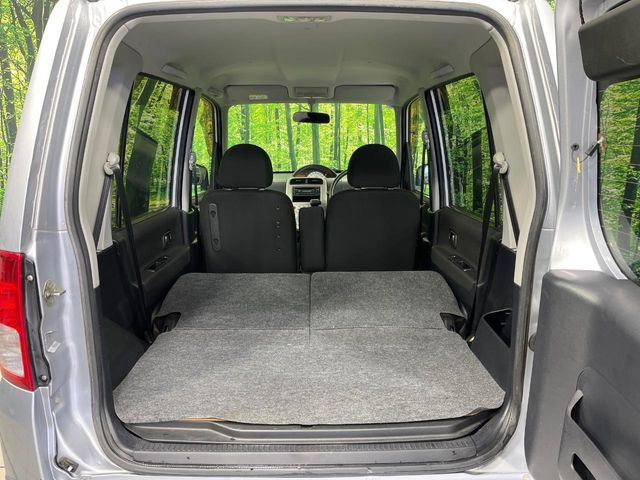 ���i�̂���������ʋ΁A���}���ɏ\���ȉ׎��X�y�[�X���m�ۂ��Ă���܂��B�Z�J���h�V�[�g��|���ƁA�傫�ȉו��̐ύڂ��\�ł���