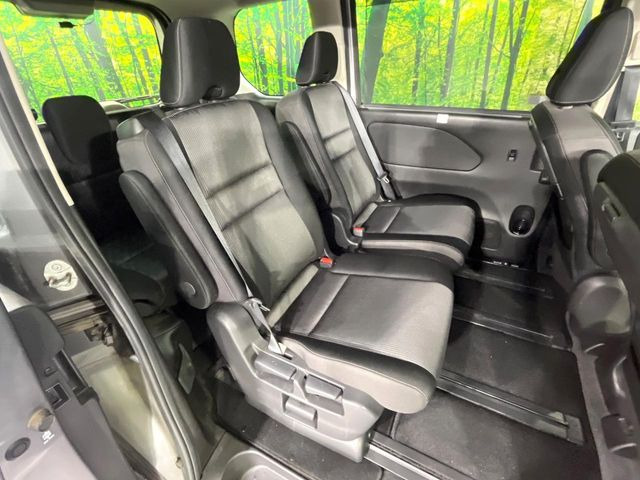 後部座席も気になるようなキズ・汚れやへたり等、大きなダメージはなく、良好な状態です。