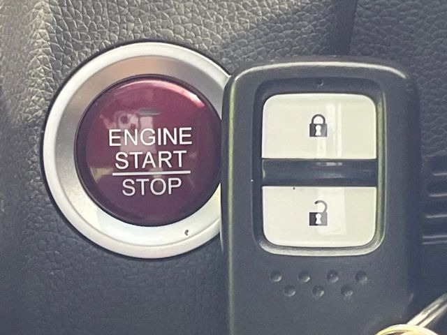 �yHonda�X�}�[�g�L�[�z�J�o����|�P�b�g�ɓ��ꂽ�܂܂ł��h�A�̎{���E�������\�ȃX�}�[�g�L�[�𑕔��B�G���W���̃I���E�I�t�����J�M�����o���K�v����������Ƃ��Ă��֗��ł���