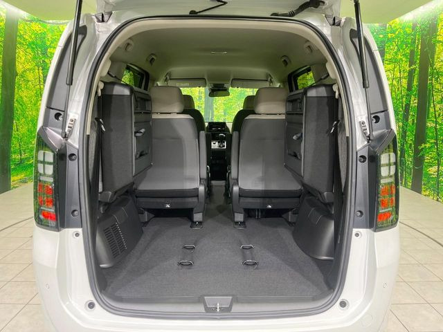 ���i�̂���������ʋ΁A���}���ɏ\���ȉ׎��X�y�[�X���m�ۂ��Ă���܂��B�Z�J���h�V�[�g��|���ƁA�傫�ȉו��̐ύڂ��\�ł���