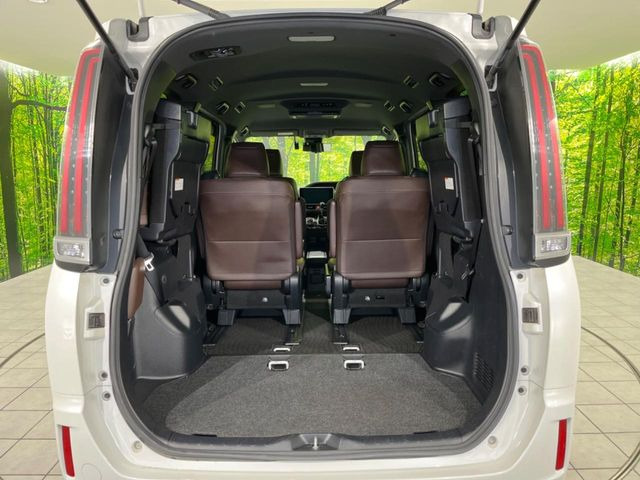 ���i�̂���������ʋ΁A���}���ɏ\���ȉ׎��X�y�[�X���m�ۂ��Ă���܂��B�Z�J���h�V�[�g��|���ƁA�傫�ȉו��̐ύڂ��\�ł���