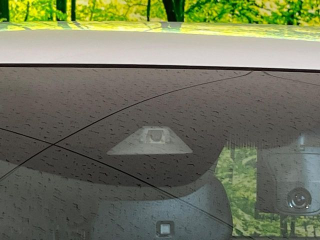 �y�z���_�Z���V���O�z���s���ɑO���̎ԗ�����F�����A�Փ˂������Ȏ��͌x��ƃu���[�L�ŏՓˉ���Ɣ�Q�y�����A�V�X�g�B�����S�Ƀh���C�u�����y���݂��������܂��B