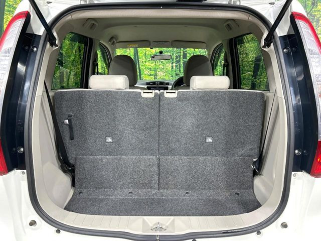 ���i�̂���������ʋ΁A���}���ɏ\���ȉ׎��X�y�[�X���m�ۂ��Ă���܂��B�Z�J���h�V�[�g��|���ƁA�傫�ȉו��̐ύڂ��\�ł���