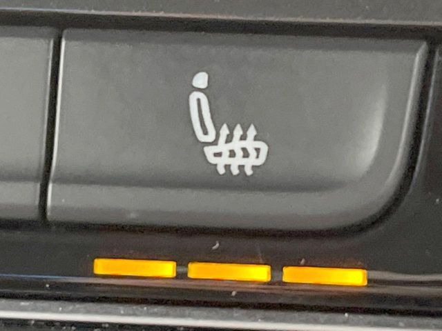 ���S�ȃV�[�g�q�[�^�[:���������ӂ�郌�U�[�V�[�g�ɁA�O�ȁE��ȂɃV�[�g�q�[�^�[�𓋍ڂ��Ă���܂��B