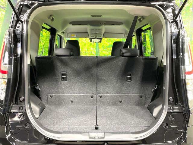 ���i�̂���������ʋ΁A���}���ɏ\���ȉ׎��X�y�[�X���m�ۂ��Ă���܂��B�Z�J���h�V�[�g��|���ƁA�傫�ȉו��̐ύڂ��\�ł���