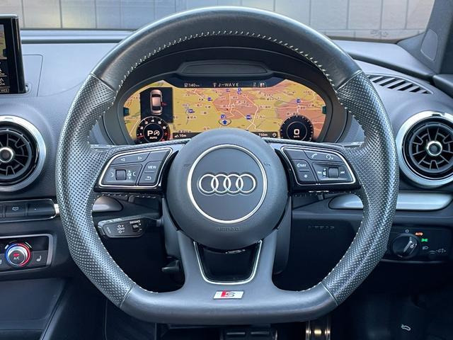 A3セダン30 TFSI スポーツ シグネチャーエディション