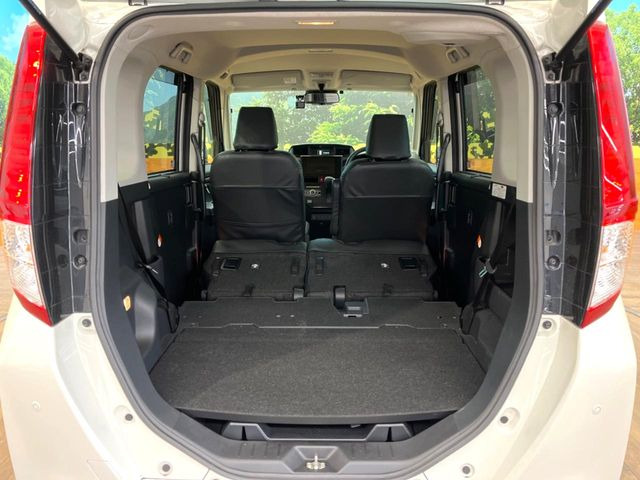 ���i�̂���������ʋ΁A���}���ɏ\���ȉ׎��X�y�[�X���m�ۂ��Ă���܂��B�Z�J���h�V�[�g��|���ƁA�傫�ȉו��̐ύڂ��\�ł���