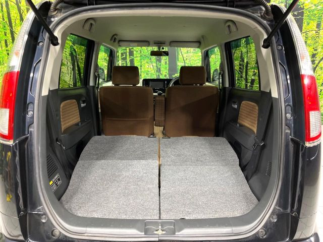 ���i�̂���������ʋ΁A���}���ɏ\���ȉ׎��X�y�[�X���m�ۂ��Ă���܂��B�Z�J���h�V�[�g��|���ƁA�傫�ȉו��̐ύڂ��\�ł���