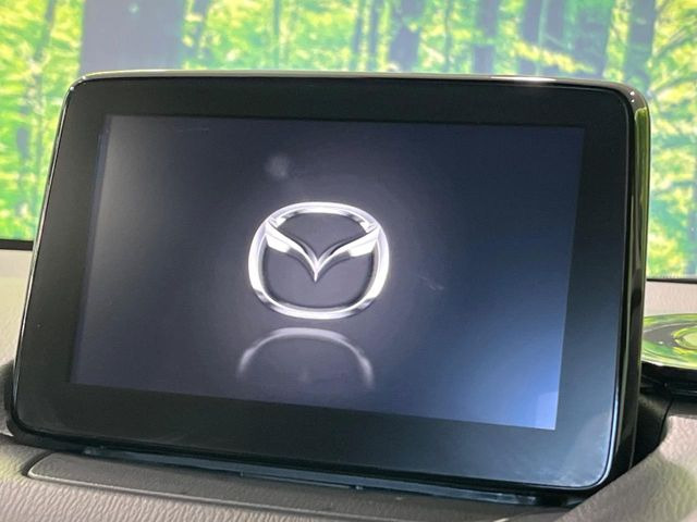 �y�}�c�_�R�l�N�g�i�r�z�ԓ��̕��͋C�Ƀ}�b�`������̌^�^�C�v�̃i�r�B�e����q�ݒ��Bluetooth�Đ����A�l�X�ȋ@�\���y���߂܂��B�����I�ȃ_�C�������삪�\�ŁA�g��������ǍD�ł��B