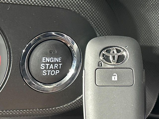 �y�X�}�[�g�L�[�z�J�o����|�P�b�g�ɓ��ꂽ�܂܂ł��h�A�̎{���E�������\�ȃX�}�[�g�L�[�𑕔��B�G���W���̃I���E�I�t�����J�M�����o���K�v����������Ƃ��Ă��֗��ł���