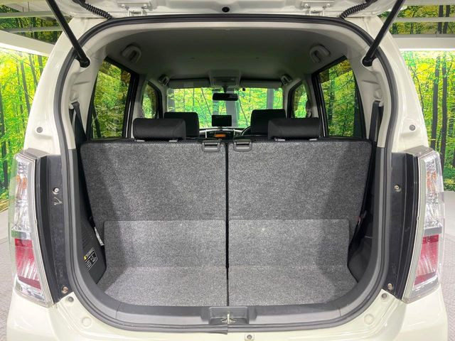 ���i�̂���������ʋ΁A���}���ɏ\���ȉ׎��X�y�[�X���m�ۂ��Ă���܂��B�Z�J���h�V�[�g��|���ƁA�傫�ȉו��̐ύڂ��\�ł���