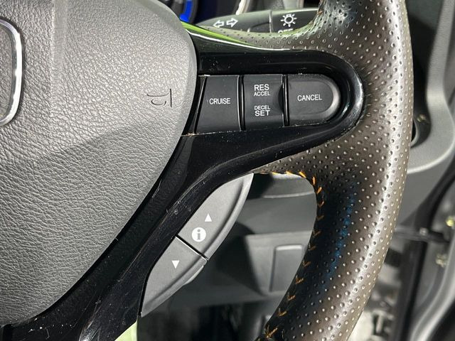 �y�N���[�Y�R���g���[���z�������H�����N���N���s�B�A�N�Z���𗣂��Ă���葬�x�ő��s���ł��A�������^�]���̕��S���y��!�����E�������ȒP�ȃX�C�b�`����Œ����ł��܂��B