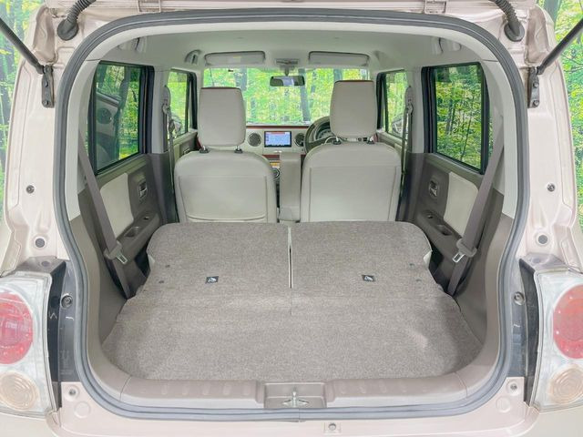 ���i�̂���������ʋ΁A���}���ɏ\���ȉ׎��X�y�[�X���m�ۂ��Ă���܂��B�Z�J���h�V�[�g��|���ƁA�傫�ȉו��̐ύڂ��\�ł���