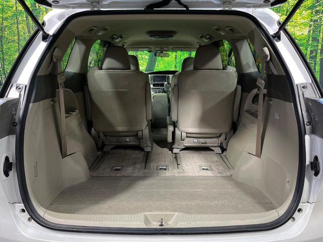 ���i�̂���������ʋ΁A���}���ɏ\���ȉ׎��X�y�[�X���m�ۂ��Ă���܂��B�Z�J���h�V�[�g��|���ƁA�傫�ȉו��̐ύڂ��\�ł���