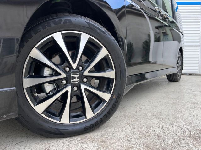 �y����17�C���`�A���~�z�C�[���z�O�ςɃ}�b�`���������A���~�z�C�[���𑕒����Ă���܂��B�e��ЊO�A���~�z�C�[����A�X�^�b�h���X�^�C�����戵�����Ă���܂��B���񂲑��k����������