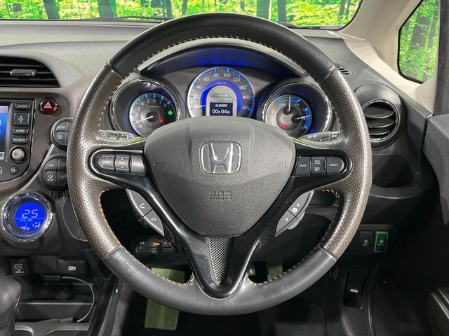 �y�����v�����X�e�A�����O�z�㎿�Ȋv���g�p���邱�ƂŁA��ɂ����������݂ƂĂ��^�]���₷���n���h���ł���