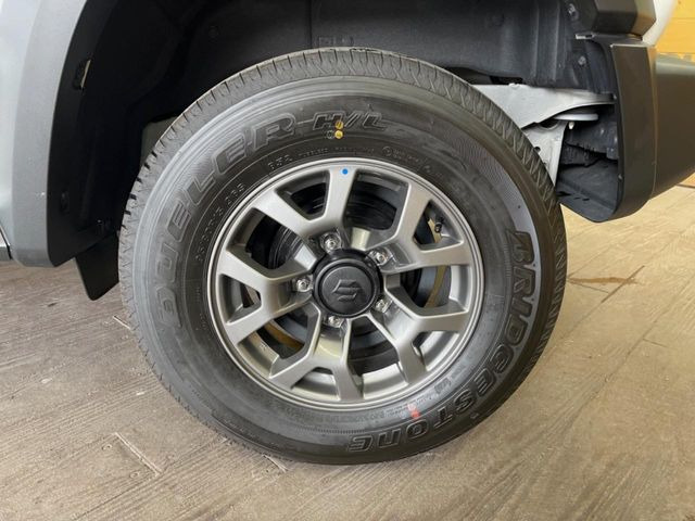 �y����15�C���`�A���~�z�C�[���z�O�ςɃ}�b�`���������A���~�z�C�[���𑕒����Ă���܂��B�e��ЊO�A���~�z�C�[����A�X�^�b�h���X�^�C�����戵�����Ă���܂��B���񂲑��k����������