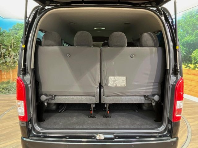 ���i�̂���������ʋ΁A���}���ɏ\���ȉ׎��X�y�[�X���m�ۂ��Ă���܂��B�Z�J���h�V�[�g��|���ƁA�傫�ȉו��̐ύڂ��\�ł���