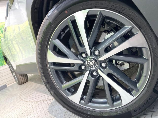 �y�����A���~�z�C�[���z�O�ςɃ}�b�`���������A���~�z�C�[���𑕒����Ă���܂��B�e��ЊO�A���~�z�C�[����A�X�^�b�h���X�^�C�����戵�����Ă���܂��B���񂲑��k����������