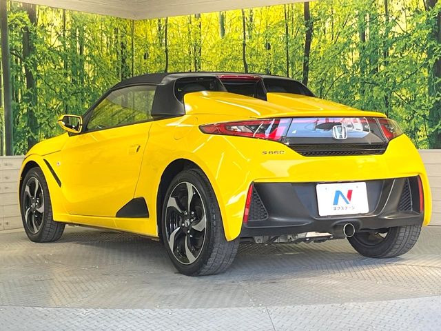 ��D�]�𒸂��Ă���܂��{�f�B�̒e�X�v���b�V���R�[�g���D�]��t���B�ʏ�̃K���X�R�[�g�ƈقȂ�A�ϋv�N��6�N�̖��@���K���X�R�[�e�B���O���A�{�f�B���L���C�ȏ�Ԃɕۂ��Ă���܂��B