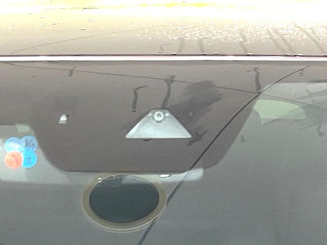 �y�X�}�[�g�u���[�L�T�|�[�g�z���s���ɑO���̎ԗ�����F�����A�Փ˂������Ȏ��͌x��ƃu���[�L�ŏՓˉ���Ɣ�Q�y�����A�V�X�g�B�����S�Ƀh���C�u�����y���݂��������܂��B