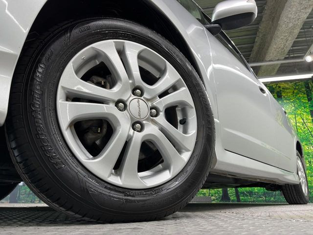 �y15�C���`�A���~�z�C�[���z�O�ςɃ}�b�`�����A���~�z�C�[���𑕒����Ă���܂��B�e��A���~�z�C�[����A�X�^�b�h���X�^�C�����戵�����Ă���܂��B���񂲑��k����������