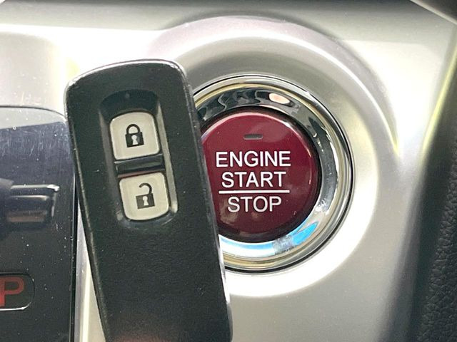 �yHonda�X�}�[�g�L�[�z�J�o����|�P�b�g�ɓ��ꂽ�܂܂ł��h�A�̎{���E�������\�ȃX�}�[�g�L�[�𑕔��B�G���W���̃I���E�I�t�����J�M�����o���K�v����������Ƃ��Ă��֗��ł���