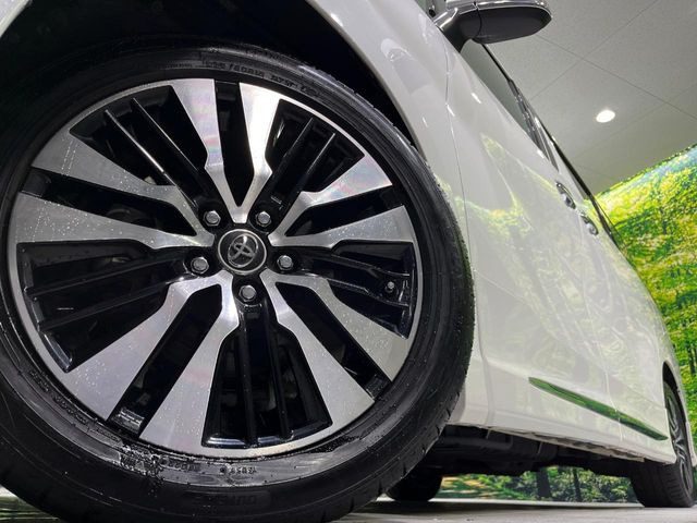 【純正18インチアルミホイール】外観にマッチした純正アルミホイールを装着しております。各種社外アルミホイールや、スタッドレスタイヤも取扱いしております。是非ご相談ください♪