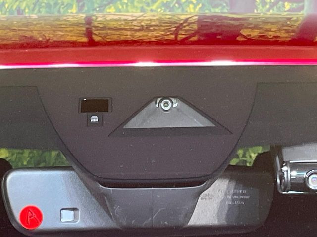 �yi-ACTIVESENSE�z���s���ɑO���̎ԗ�����F�����A�Փ˂������Ȏ��͌x��ƃu���[�L�ŏՓˉ���Ɣ�Q�y�����A�V�X�g�B�����S�Ƀh���C�u�����y���݂��������܂��B