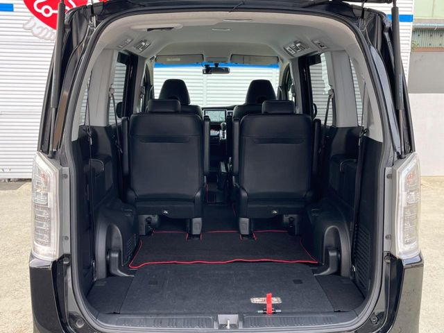 ���i�̂���������ʋ΁A���}���ɏ\���ȉ׎��X�y�[�X���m�ۂ��Ă���܂��B�Z�J���h�V�[�g��|���ƁA�傫�ȉו��̐ύڂ��\�ł���