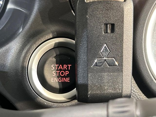 �y�I�y���[�V�����L�[�z�J�o����|�P�b�g�ɓ��ꂽ�܂܂ł��h�A�̎{���E�������\�ȃX�}�[�g�L�[�𑕔��B�G���W���̃I���E�I�t�����J�M�����o���K�v����������Ƃ��Ă��֗��ł���