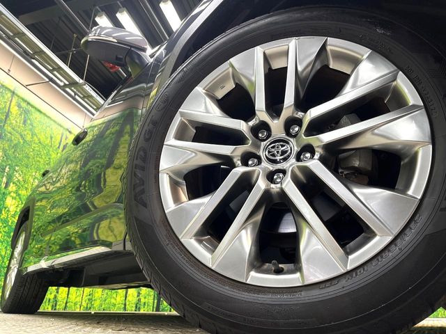 【純正19インチアルミホイール】外観にマッチした純正アルミホイールを装着しております。各種社外アルミホイールや、スタッドレスタイヤも取扱いしております。是非ご相談ください♪