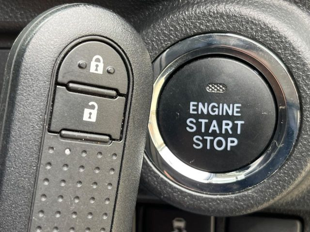 �y�L�[�t���[�V�X�e���z�J�o����|�P�b�g�ɓ��ꂽ�܂܂ł��h�A�̎{���E�������\�ȃX�}�[�g�L�[�𑕔��B�G���W���̃I���E�I�t�����J�M�����o���K�v����������Ƃ��Ă��֗��ł���