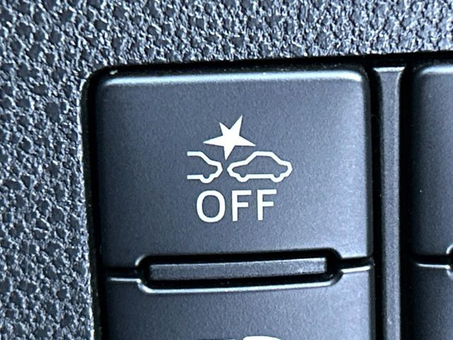 �y�X�}�[�g�A�V�X�g�z���s���ɑO���̎ԗ�����F�����A�Փ˂������Ȏ��͌x��ƃu���[�L�ŏՓˉ���Ɣ�Q�y�����A�V�X�g�B�����S�Ƀh���C�u�����y���݂��������܂��B