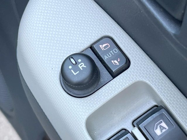 �y�d���i�[�~���[�z�T�C�h�~���[�͓d���i�[���ƂȂ��Ă���A�������ԏ�ł��L�Y�������X�N��}�����܂��B