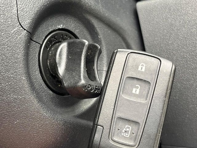 �y�L�[�t���[�V�X�e���z�J�o����|�P�b�g�ɓ��ꂽ�܂܂ł��h�A�̎{���E�������\�ȃX�}�[�g�L�[�𑕔��B�G���W���̃I���E�I�t�����J�M�����o���K�v����������Ƃ��Ă��֗��ł���