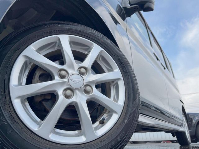 �y�����A���~�z�C�[���z�O�ςɃ}�b�`���������A���~�z�C�[���𑕒����Ă���܂��B�e��ЊO�A���~�z�C�[����A�X�^�b�h���X�^�C�����戵�����Ă���܂��B���񂲑��k����������