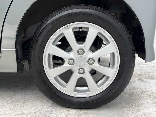 �y����14�C���`�A���~�z�C�[���z�O�ςɃ}�b�`���������A���~�z�C�[���𑕒����Ă���܂��B�e��ЊO�A���~�z�C�[����A�X�^�b�h���X�^�C�����戵�����Ă���܂��B���񂲑��k����������