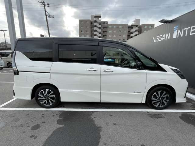 セレナ1.2 e-POWER ハイウェイスターV