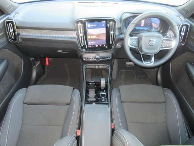 XC40ウルトラ B4 AWD ダークエディション 4WD