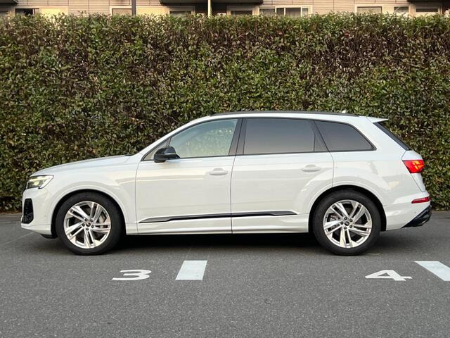 Q755 TFSI クワトロ Sライン 4WD